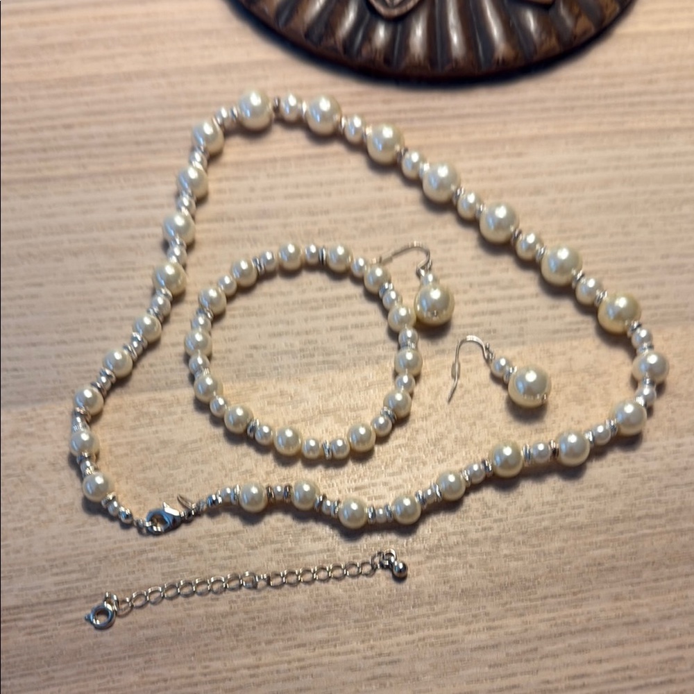 Avon Hollie 3-Piece Pearlesque Jewelry Set